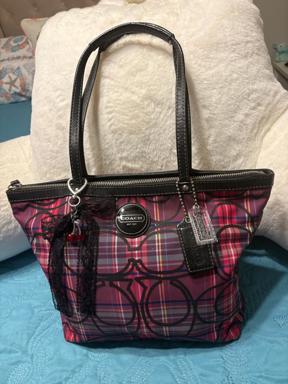 Beautiful vintage shoulder Coach Bag in excellent condition !!